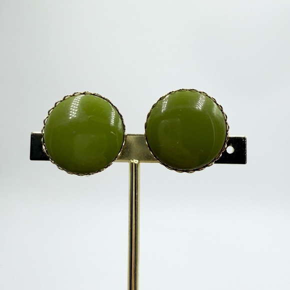Vintage Lime Green Mid-century Clip On Earrings - Picture 2 of 4
